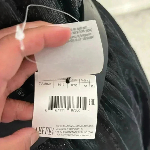 BNWT Not your typical Moschino belt. This is a LARGE MOSCHINO Waist Belt Size 42 - Picture 12 of 13